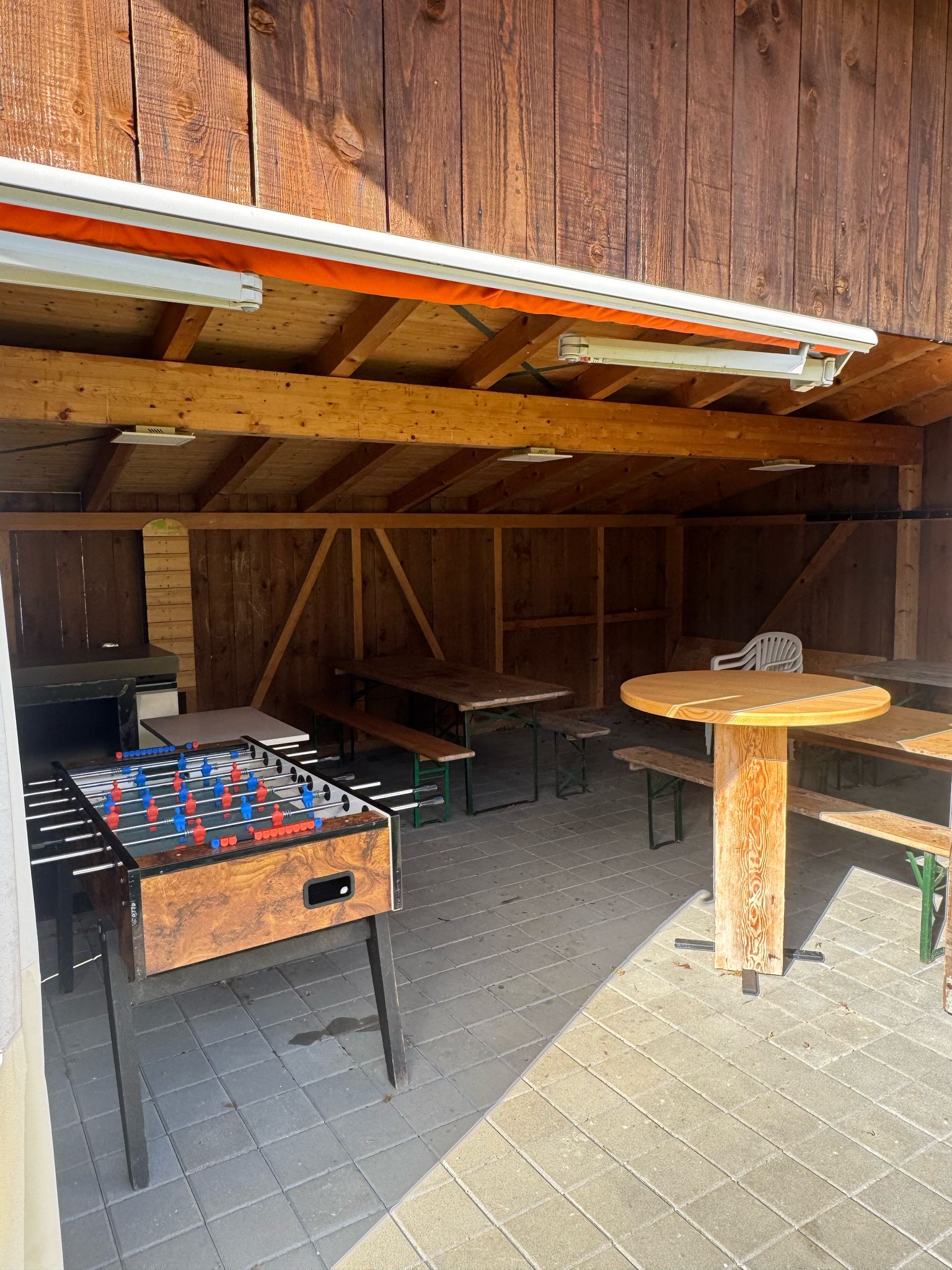 Terrasse publique du camping de Rebeuvelier